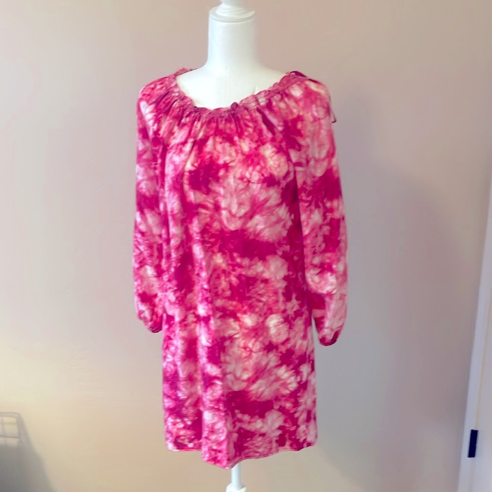 Cute float midi length dress.